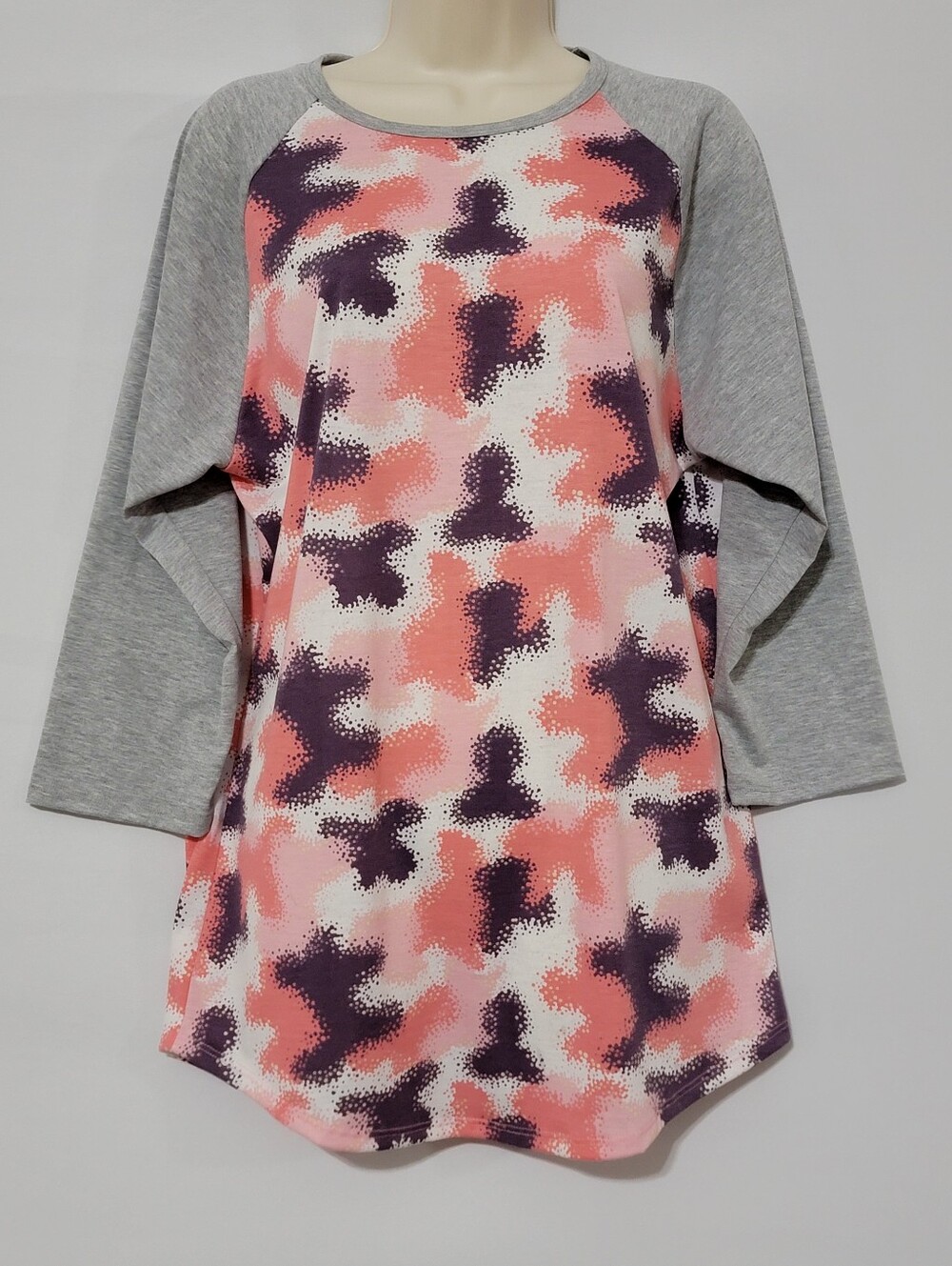 Women’s L Disney Raglan • Minnie Mouse Print